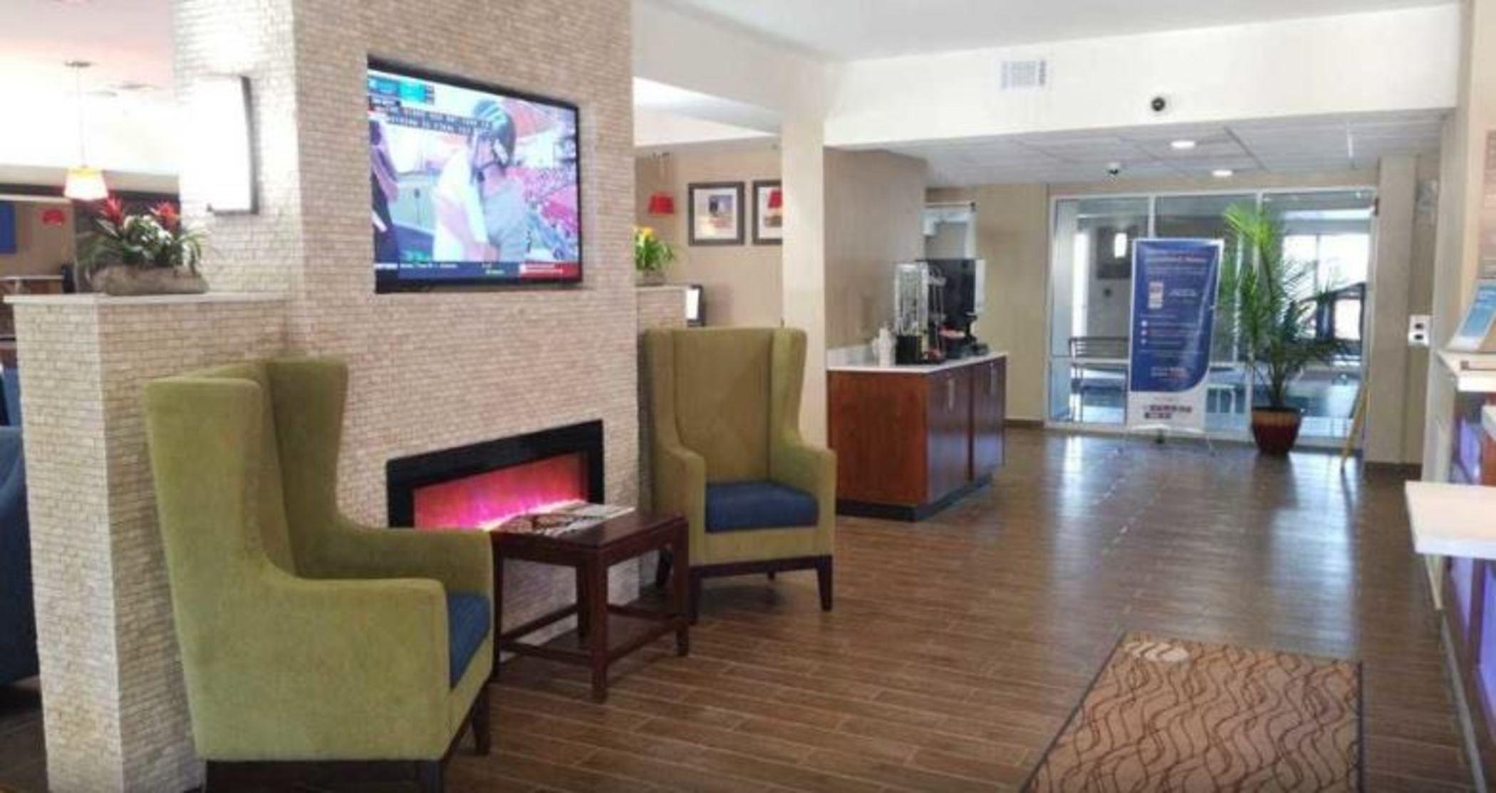 Comfort Inn & Suites Montgomery East Carmichael Rd מראה חיצוני תמונה