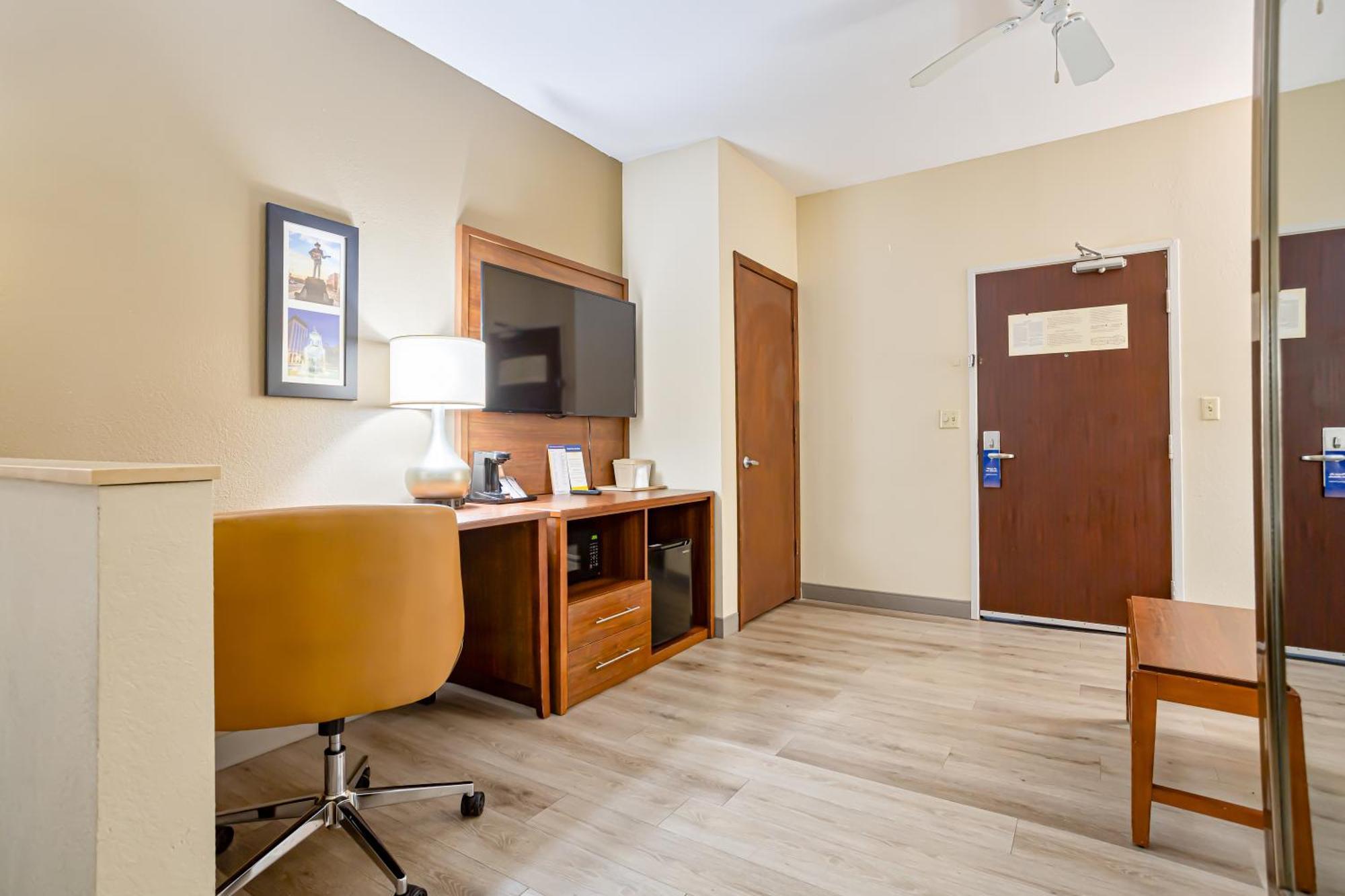 Comfort Inn & Suites Montgomery East Carmichael Rd מראה חיצוני תמונה