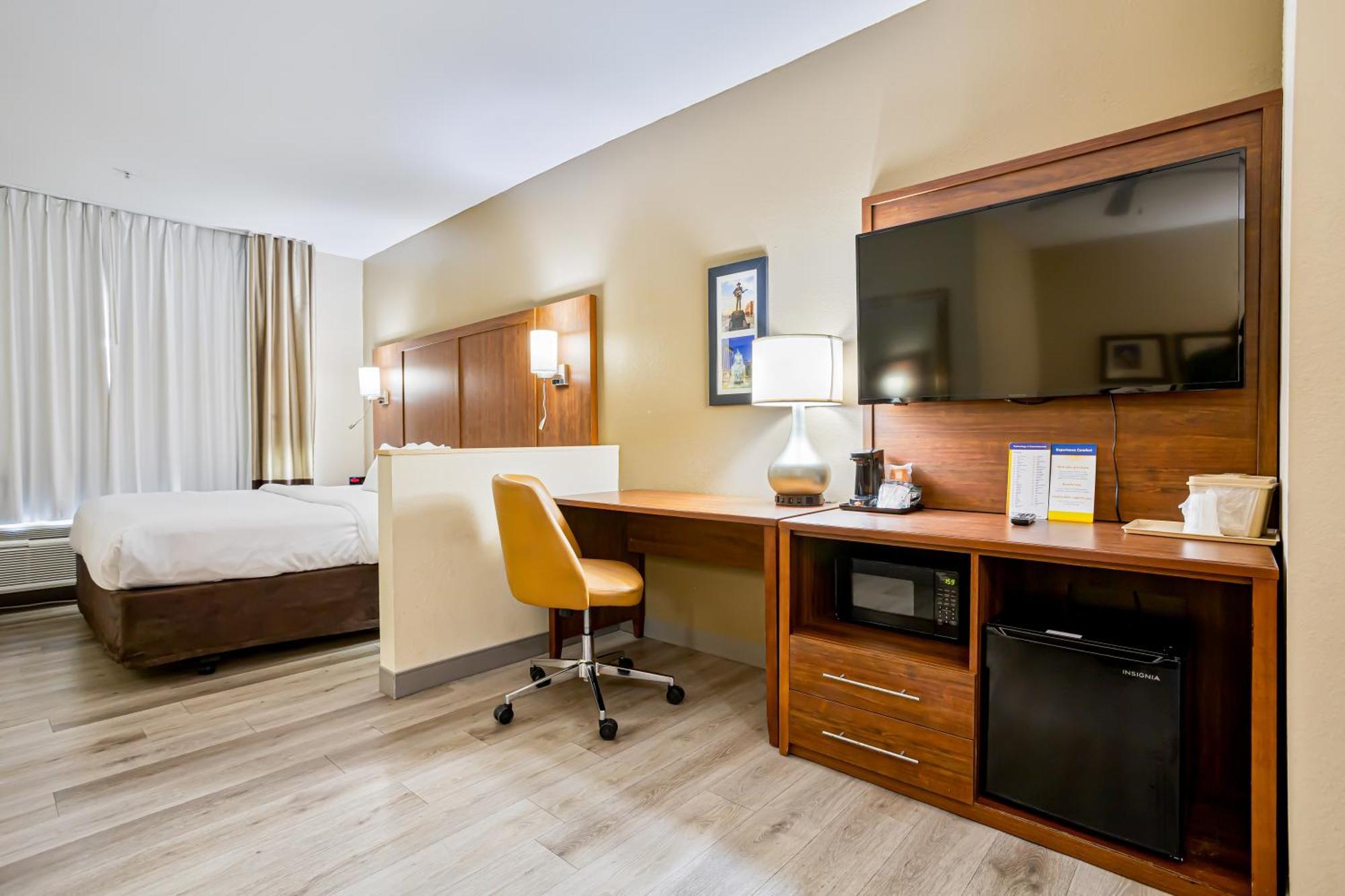 Comfort Inn & Suites Montgomery East Carmichael Rd מראה חיצוני תמונה