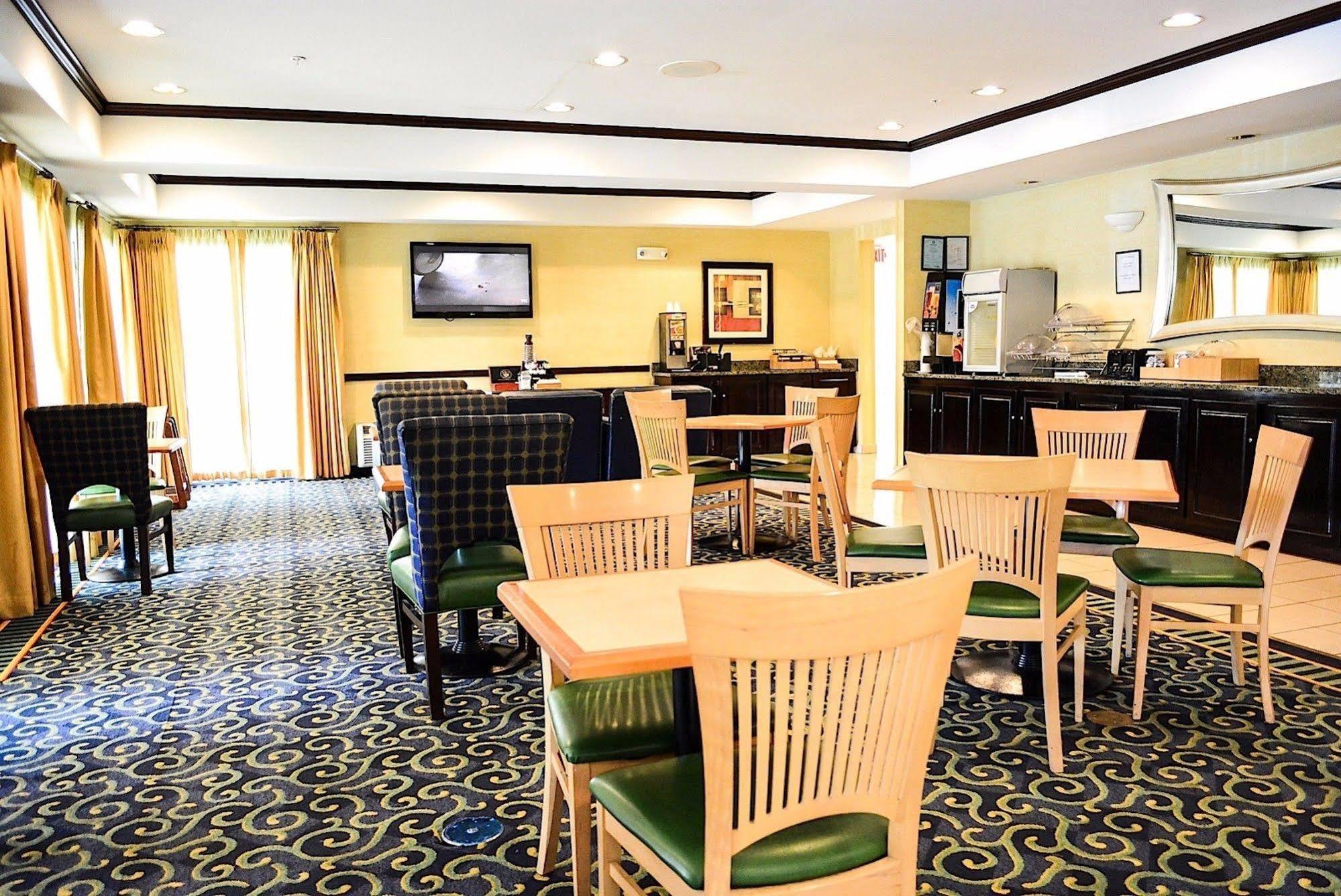 Comfort Inn & Suites Montgomery East Carmichael Rd מראה חיצוני תמונה